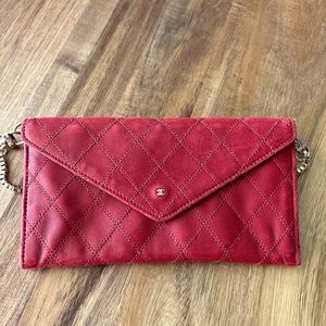 Vintage CHANEL chain wallet.